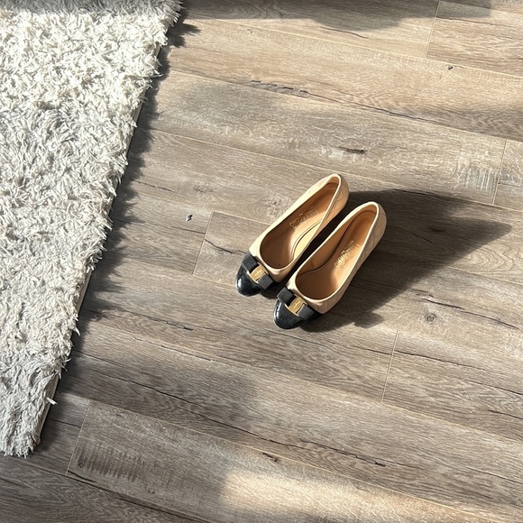 ferragamo leather pumps - Picture 2 of 6